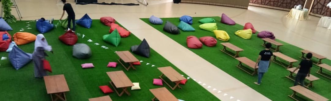 pemasangan-rumput-sintetis-indoor