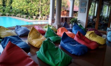 Event BeanBag Tepi Kolam Renang